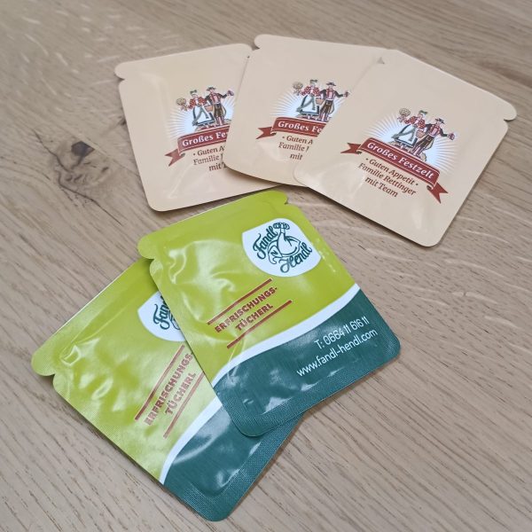 Erfrischungstücher im Sachet mit Aufdruck