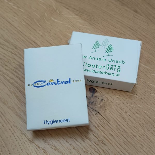 Hygieneset in Polsterpackung "Romeo" 1c3 Wattepads + 3 WattestäbchenGrundfarbe creme